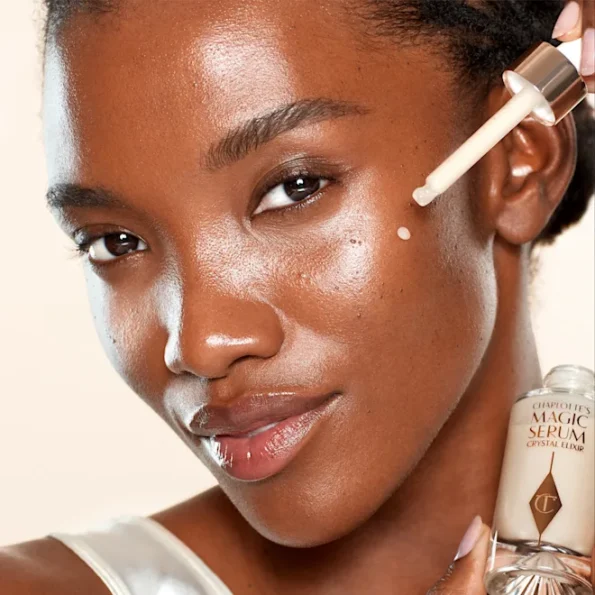 041_230020_MAGIC_MARCH_EM_MAGIC_MARCH_MAE_SERUM_TWO_RM_2402 Charlotte Tilbury Charlotte's Magic Serum Crystal Elixir 30ML